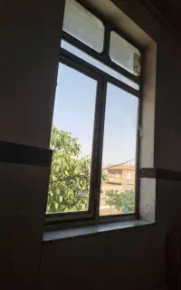 پنجره آلمنیم باشیشه رنگی