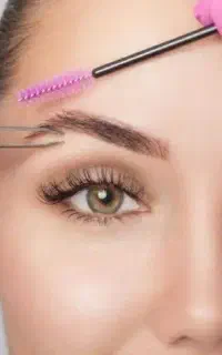 خدمات اصلاح صورت. سوراخ کردن گوش . مژه موقت