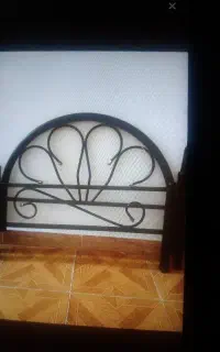 تخت فلزی