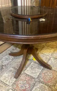 میز به همراه ۴ صندلی