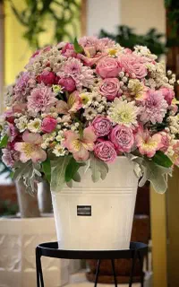 همکار و فروشنده خانوم برای گلفروشی      یک شیفت