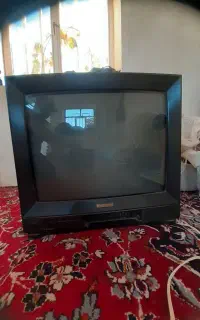 دو عدد تلوزیون ناسیونال و دوو با کنترل