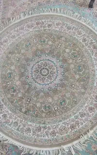 دوعدد فرش گردویی با هم