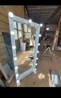 آینه چراغدار قدی