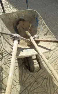 فرغون. بیل. پتک. کلنگ. اره