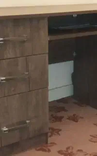 میز تحریر و کامپیوتر