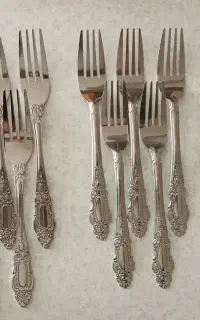 تعدادی چنگال نو