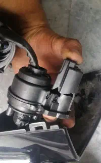 شیشه اتومبیل یاری