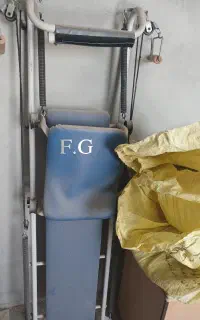 یک عدد دستگاه ورزشی