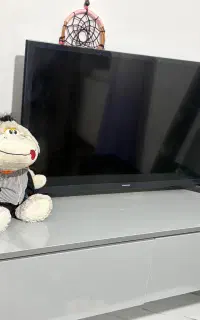 تلوزیون 32اینچ سامسونگ و میز ام دی اف تیوی