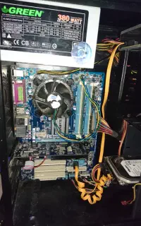 کامپیوتر با کیبورد وموس