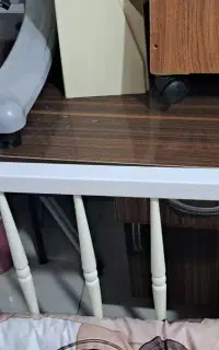میز کار اداری و کامپیوتر