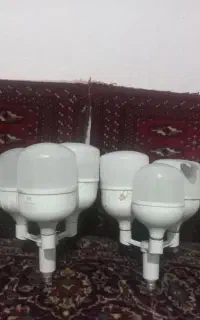 تعدادی لامپ ال ای دی کم‌مصرف در حد نو