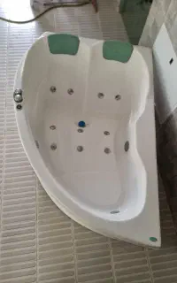 جکوزی ۲ نفره در حد نو