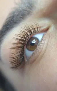 اکستنشن و لیفت ولمینت مژه و ابرو کنگان