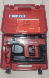 یک دستگاه میخکوب هیلتی DX 450