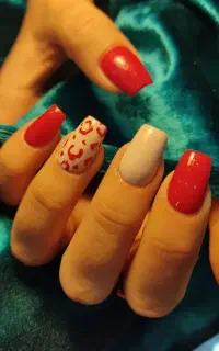 کاشت وترمیمم ناخن در محل خیابان شفعی مکرم