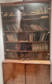 کتاب خانه چوبی