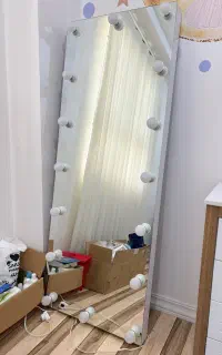 آینه قدی چراغ دار سفید