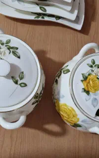 فروش ۵ سرویس ظروف ۳۰ نفره نفیس و تشریفاتی