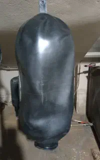 تیوپ منبع تحت فشار آب ۱۰۰ لیتری و صفحه فلزی زیر