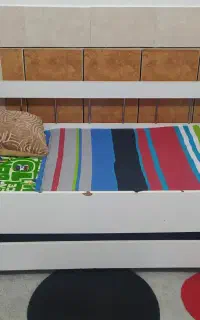 تخت کودک۱/۰۰۰/۰۰۰