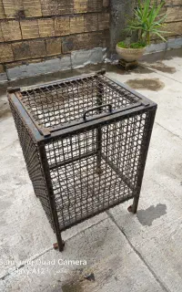 جای زباله آهنی