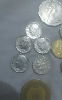 تعدادی سکه خارجی