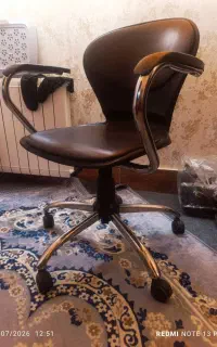 صندلی چرم صدفی