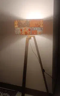 آباژور ایستاده