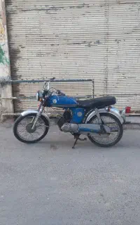 یک موتورسیکلت آبی نفتی ژاپنی