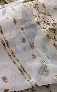 پرده حریر در حد نو