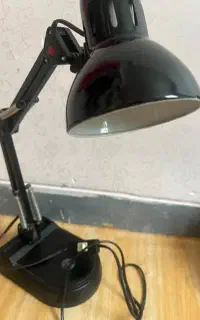 چراغ مطالعه یا چراغ خواب