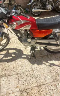 یک عدد موتور سیکلت