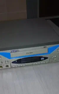 یک دستگاه سی دی سامسونگ