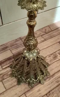 میز برنجی نو و سنگین وزن