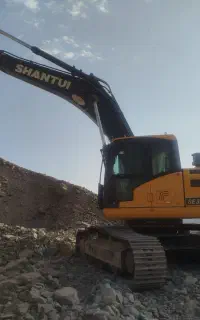 راننده بیل مکانیکی هستم