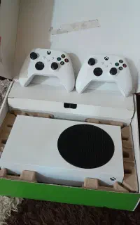 ایکس باکس سری اس xboxseris  s با دو دسته