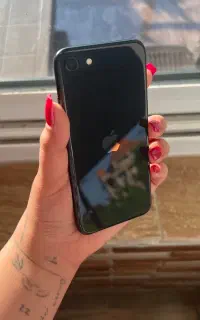 آیفون se 2020