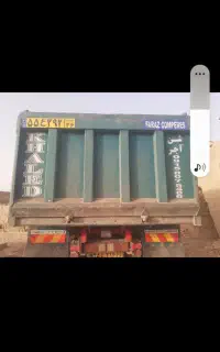 در کمپرسی معدنی بنز با لبه معدنی