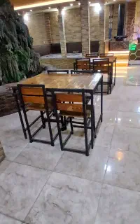 میز وصندلی چوبی