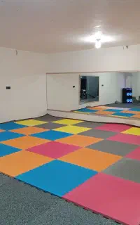 نیازمند مربی یوگا یا دنس