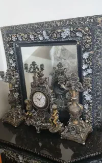 اینه و شمعدان و ساعت و قران