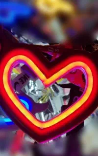 آویز آینه قلبی نئون دار