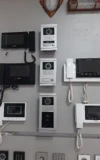 دوربین مداربسته، آیفونکارصوتی ،تصویری (برقکار)