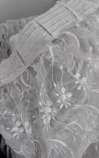 پرده ی دوخته شده درعرض ۴ونیم وارتفاع ۲وشصت