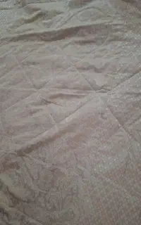 رو تختی و بالش