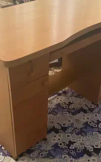 میز تحریر‌ و کامپیوتر