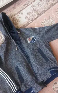 تعدادی لباس بچگانه.پسرانه