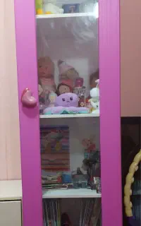 میز تحریر و کمد ایستاده